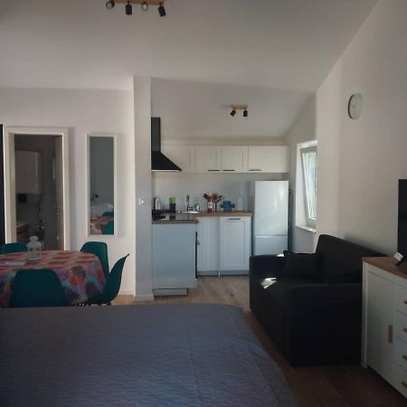 Apartmani Luni Premantura Extérieur photo