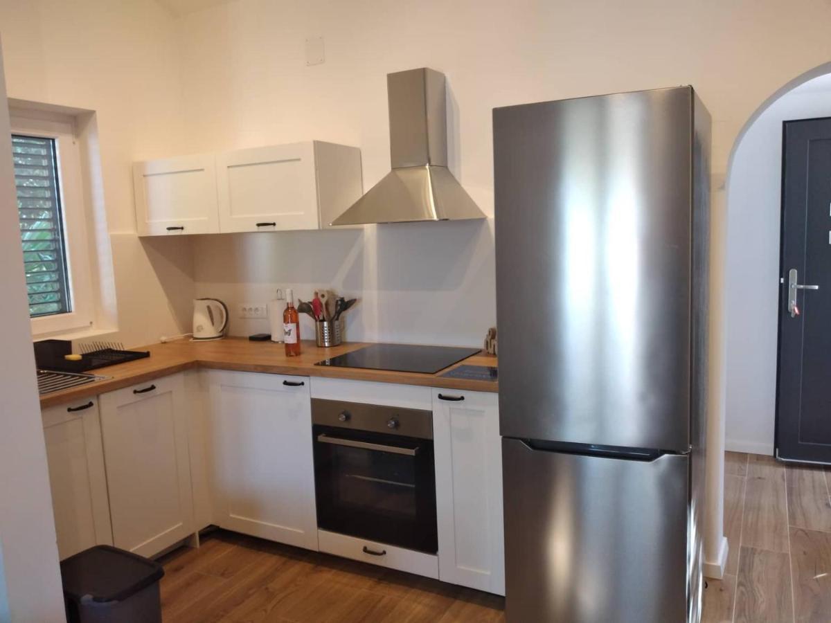 Apartmani Luni Premantura Extérieur photo