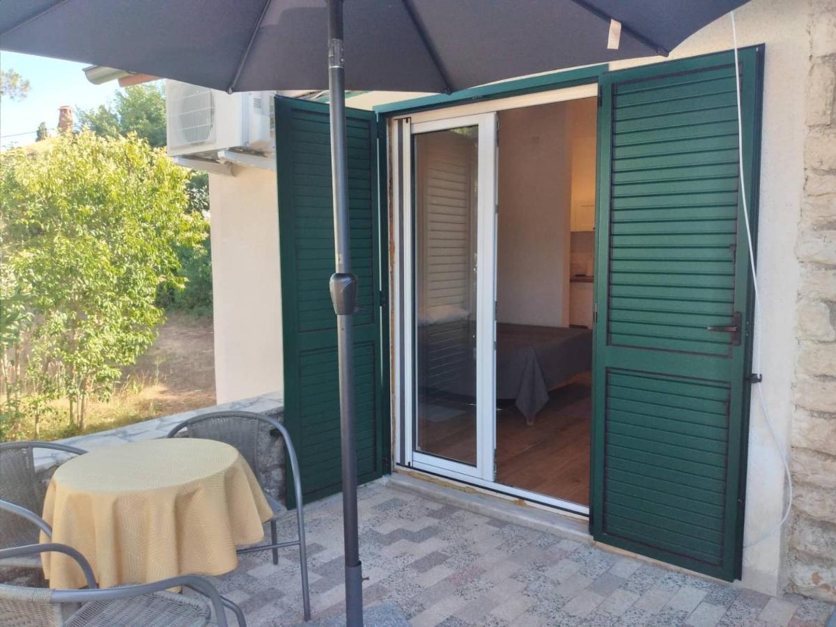 Apartmani Luni Premantura Extérieur photo