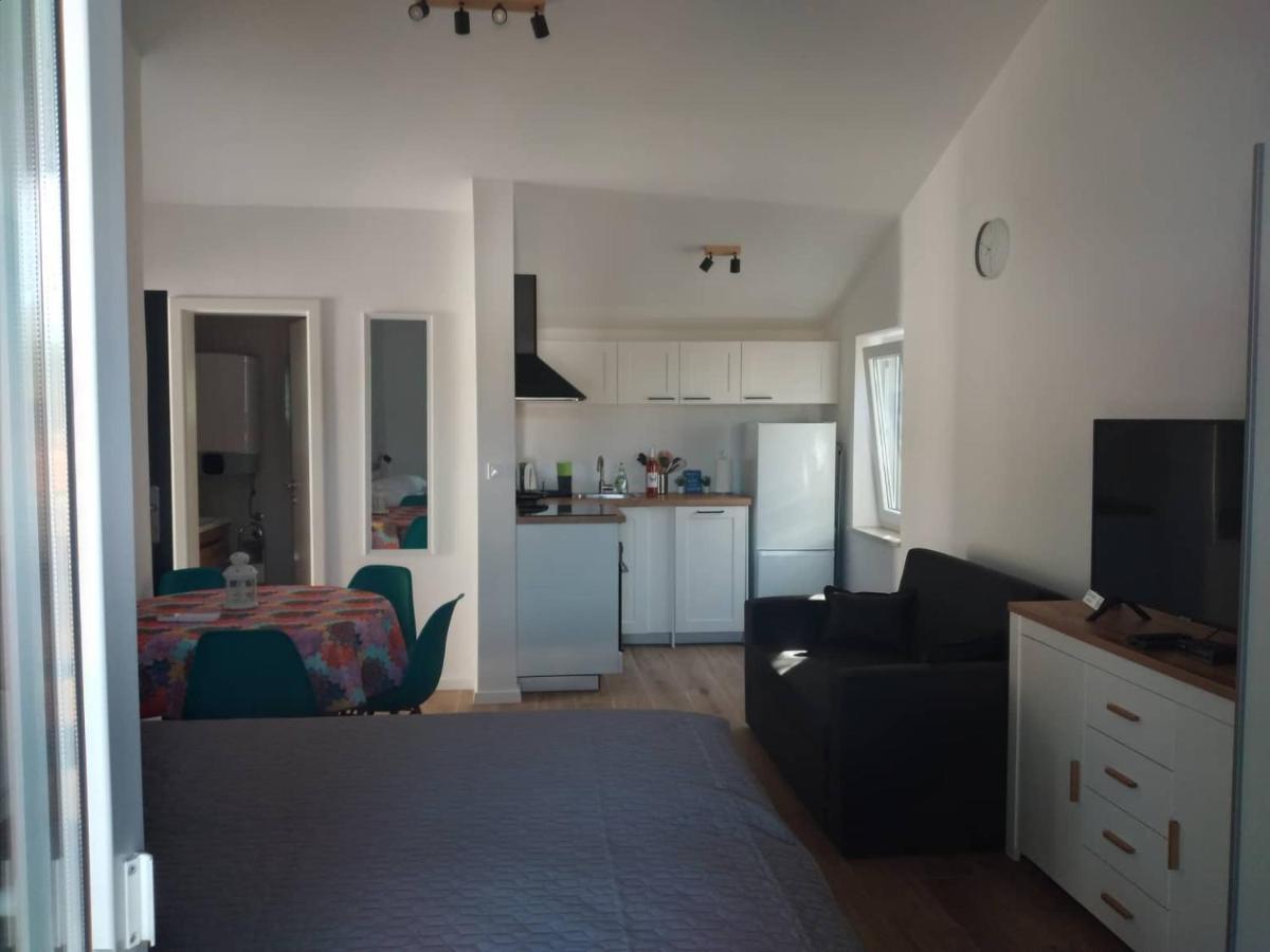 Apartmani Luni Premantura Extérieur photo