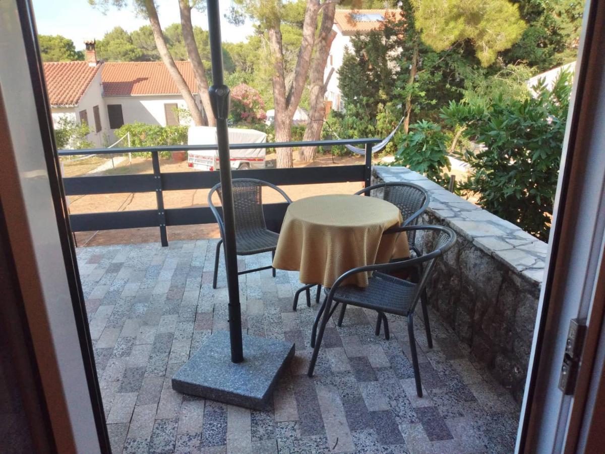 Apartmani Luni Premantura Extérieur photo