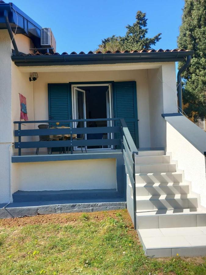 Apartmani Luni Premantura Extérieur photo