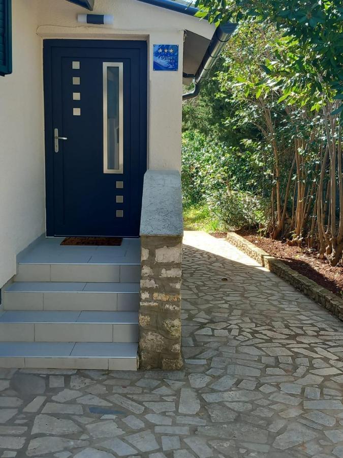 Apartmani Luni Premantura Extérieur photo